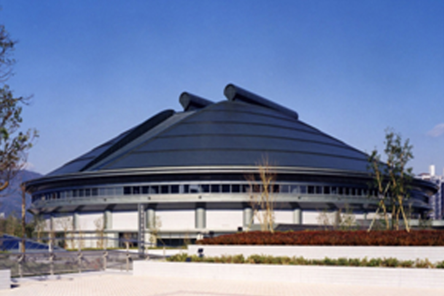 G7サミットメディアセンター開設に伴う広島県立総合体育館LED化 実績紹介 日本メックス株式会社